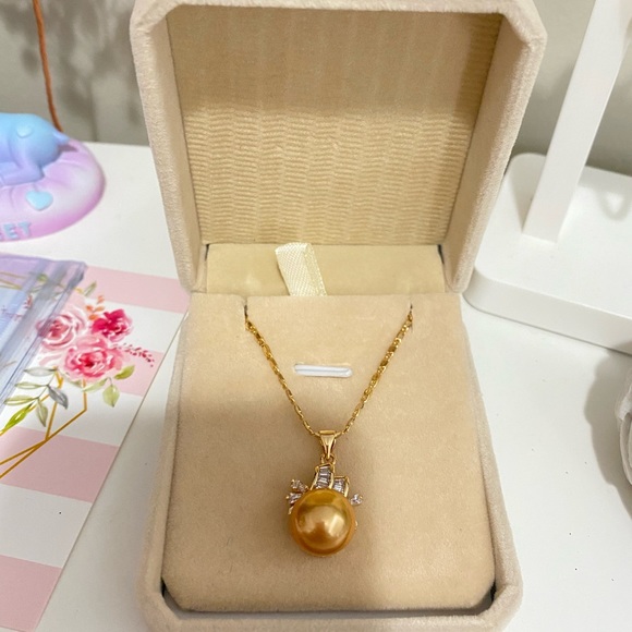 South Sea Pearl Set on 18K Bangkok Gold with Cubic Zirconian - Picture 3 of 7